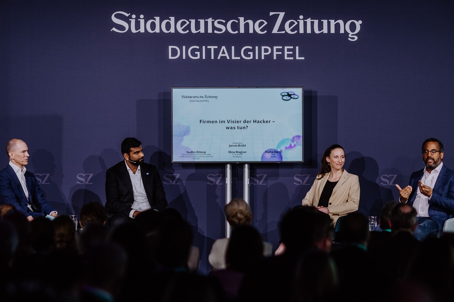 Podiumsdiskussion auf SZ Digitalgipfel 2025